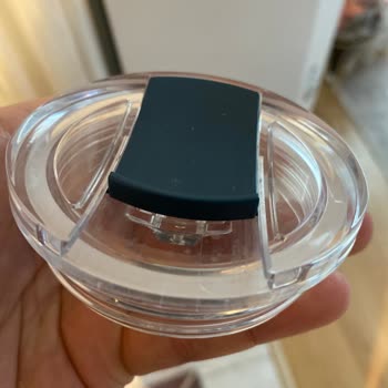 Hepsiburada'dan Alınan Starbucks Termos Üründe Kapakta Sıvı Sızdırması