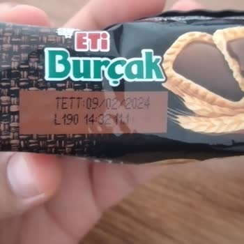 Eti Gıda Çikolatanın Üzerindeki Beyaz Benekli Gözenekler