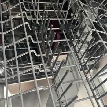 Arçelik Bulaşık Makinesi Sepetler Paslandı