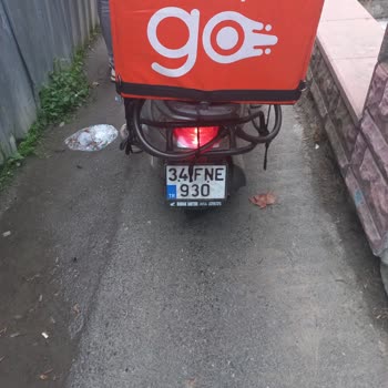 Trendyol Express Trendyol Kuryesi Yaya Yolunda Tehlikeli Sürüş Yaptı