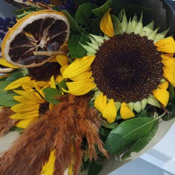 ÇiçekSepeti Çiçek Sepetinde Çiçeğin Yaprakları Yok