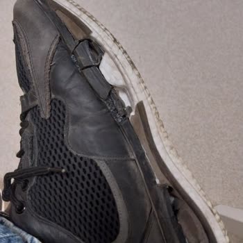 Bambi Ayakkabısı 6ayda Parçalanıyor