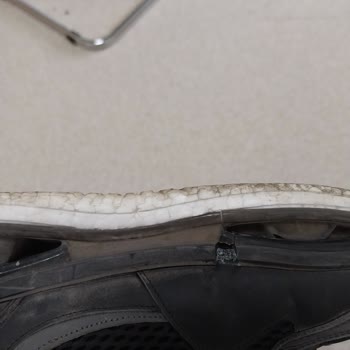 Bambi Ayakkabısı 6ayda Parçalanıyor