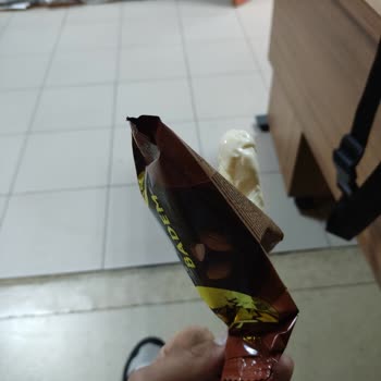 Magnum Badem Fabrika Hatası Çikolata Ve Badem Konmamış