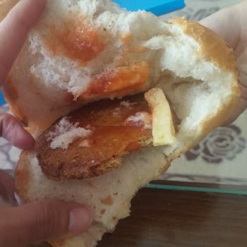 Ayşe Zeki Sayan İlkokulu Kantin Hamburgeri Yetersiz