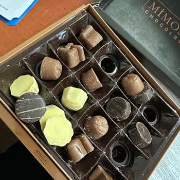 ÇiçekSepeti Sipariş Ettiğim Çiçek Ve Çikolata Çok Kötü Teslim Edildi