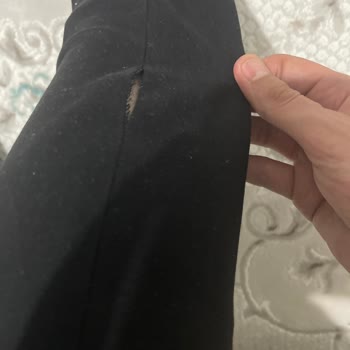 Mavi Pantolon Dikişleri Söküyor Sürekli İlk Giymede