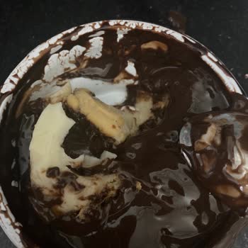 A101 Ekşimiş Profiterol Tatlı