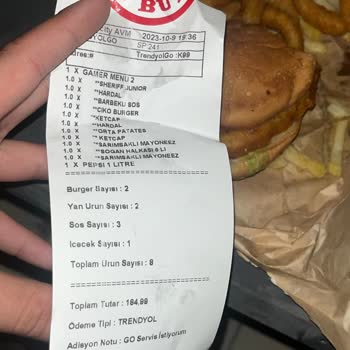 Saloon Burgerin Burgerinin İçinden Alüminyum Parça Çıktı