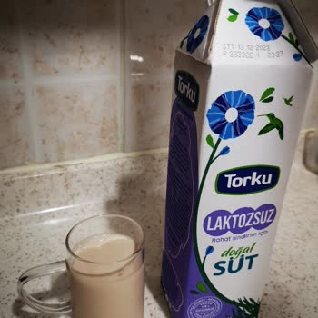 Torku Laktozsuz Sütün Rengi Pembe Kahverengi