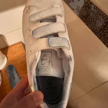 LCW Çoraplarındaki Boya