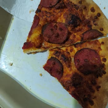 Domino's Pizza Pizzaların Çok Yanık Ve Kağıttan Bile İnce Olması