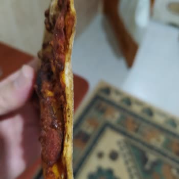 Domino's Pizza Pizzaların Çok Yanık Ve Kağıttan Bile İnce Olması