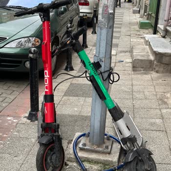 Kadıköy Belediyesi Hop Ve Martı Scooter Kaldırım İşgali