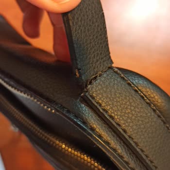 FLO Ayakkabı Marka Diye Güvenerek Aldığım Çantanın Kusuru