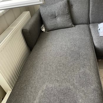 Vivense Koltuktaki Geçmeyen Su Lekesi