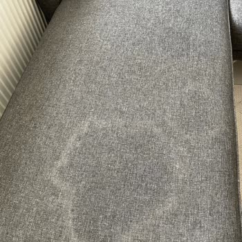 Vivense Koltuktaki Geçmeyen Su Lekesi