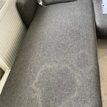 Vivense Koltuktaki Geçmeyen Su Lekesi