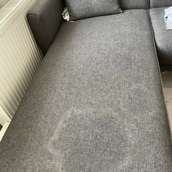 Vivense Koltuktaki Geçmeyen Su Lekesi