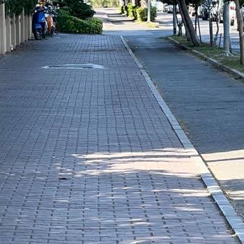 Fame Residence Hotels Otelin Önündeki Yaya Yoluna Otel Tarafından Bahçe İnşa Edilmiş