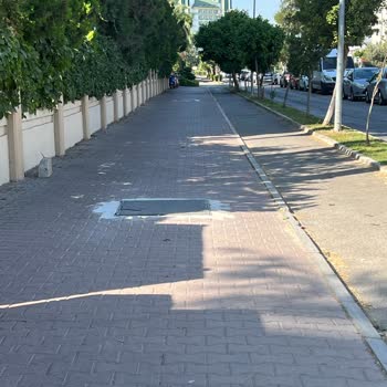 Fame Residence Hotels Otelin Önündeki Yaya Yoluna Otel Tarafından Bahçe İnşa Edilmiş