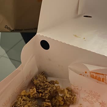 Popeyes Yanık Tavuk Gönderdi