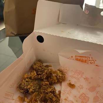 Popeyes Yanık Tavuk Gönderdi