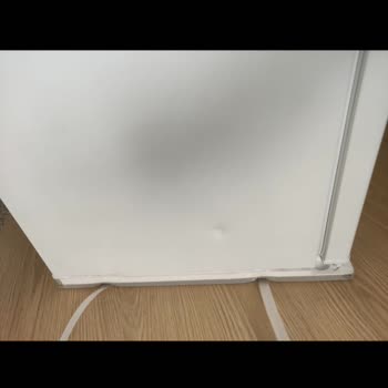 BİM'den Alınan Dikey Derin Dondurucu Hasarlı