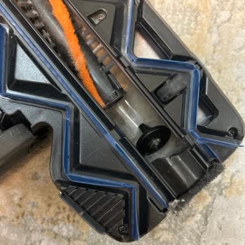 Philips Şarjlı Süpürge Kendi Kendine Kırılmış