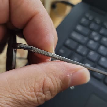 Emporio Armani Gözlük Camı Pul Pul Döküldü Ve Çöp Oldu