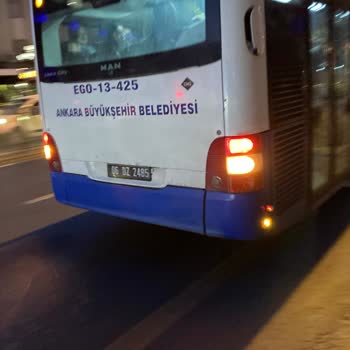 EGO Genel Müdürlüğü EGO Orta Şeritte Yolcu Alıyor Ancak Durakta Yolcu İndirmiyor