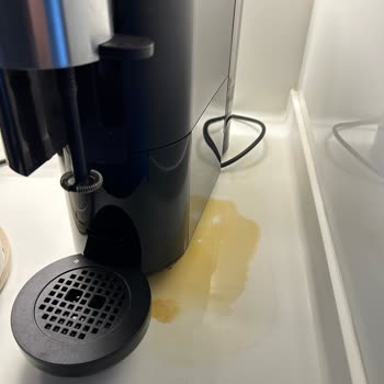 Nespresso 3. Kezdir Kahve Makinem Altından Akıtıyor, Servis Çok Çok Kötü