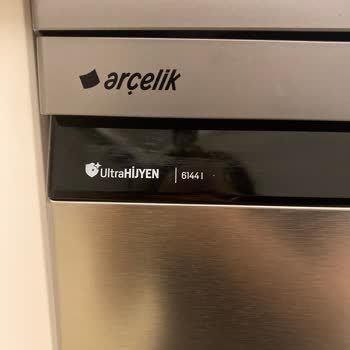 Arçelik Bulaşık Makinesi Gri Renk Boya Atması