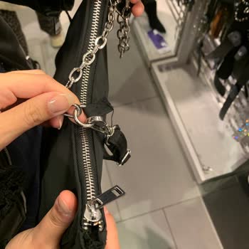 Bershka Çantanın Dikiş Yerinden Kopması