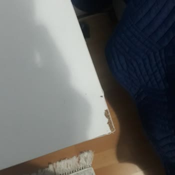 Koçtaş Çalışma Masasının Köseleri Ezilmiş