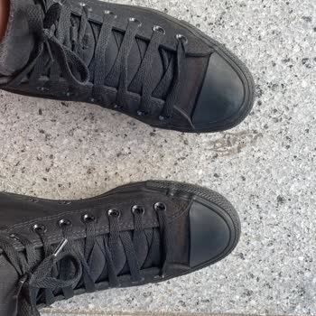 Converse Birleşme Yerlerinde Renk Solması