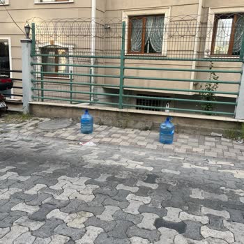 Sancaktepe Kaymakamlığı Evin Önüne Duba Konuluyor Araçlarımızı Nereye Çekeceğiz?