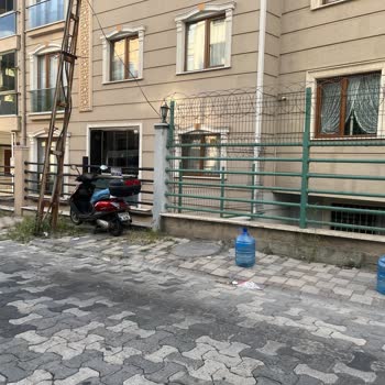 Sancaktepe Kaymakamlığı Evin Önüne Duba Konuluyor Araçlarımızı Nereye Çekeceğiz?