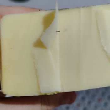 Migros M Kaşar Peyniri İçinden Çıkan Cisim