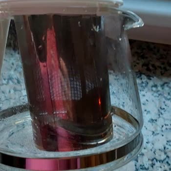 Emsan Çaycı'da Demlik Kapağı Sorunu