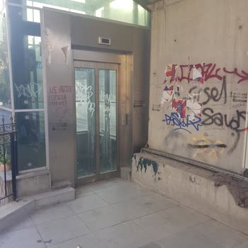 İBB - İstanbul Büyükşehir Belediyesi Çalışmayan Üst Geçit Asansörü