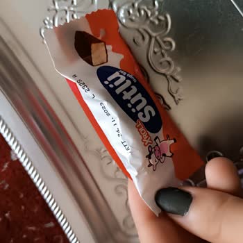 Çikolatanın İçinden Bez Parçasına Benzer Bir Şey Çıktı A101