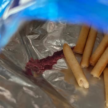 Eti Crax Peynirli Çubuktan Değişik Bir Madde Çıktı