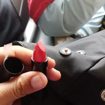Flormar Turuncu Ruj Diye Aldım Kırmızı Nar Çiçeği Çıktı