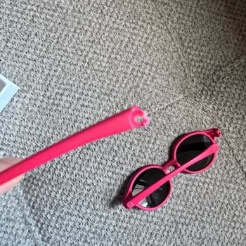 İzipizi Gözlük Sapı Kırıldı