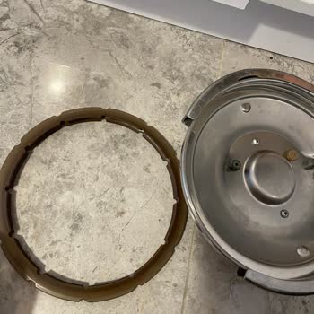 Karaca Züccaciye Lastiksiz Düdüklü Olur Mu?