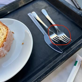 Starbucks Coffee Kirli Ve Çöpler Mevcut