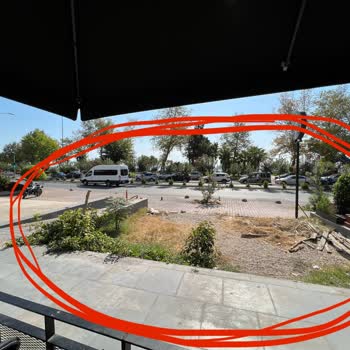 Starbucks Coffee Kirli Ve Çöpler Mevcut