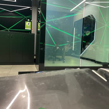 Monster Kendi Kendine Kapanıyor