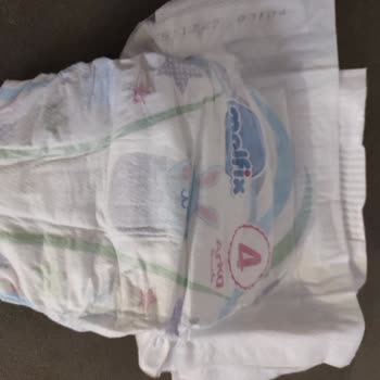 Molfix Bezin İçinde Siyah Bir Şey